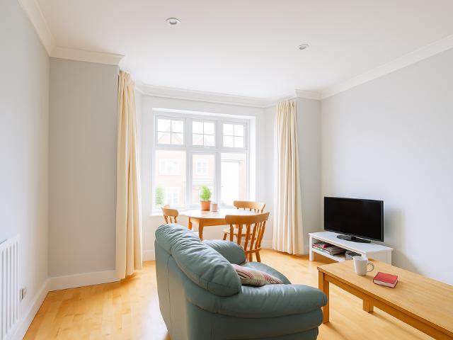 Salisbury Road, London SW19, 2 bed flat to rent, £1,975 pcm | PrimeLocation