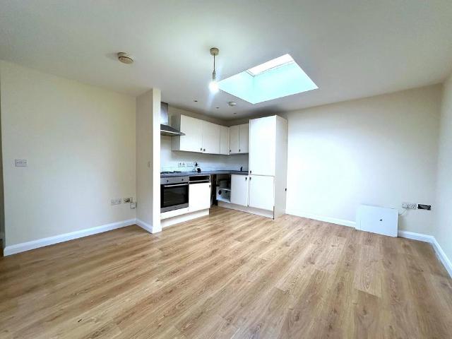 Salisbury Road, London W13 1 bed flat to rent £1,500 pcm £346 pw