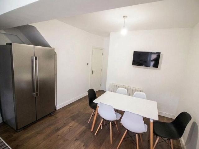 Salisbury Road, Reading, Berkshire, RG30