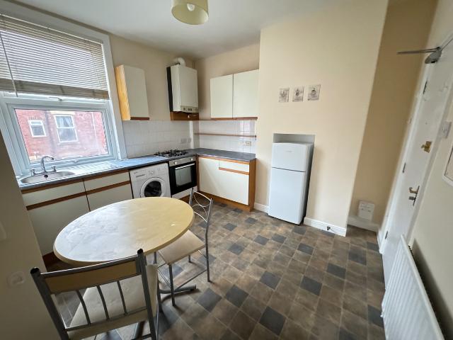 Salisbury View, Armley, Leeds LS12, Studio to rent, £600 pcm | PrimeLocation