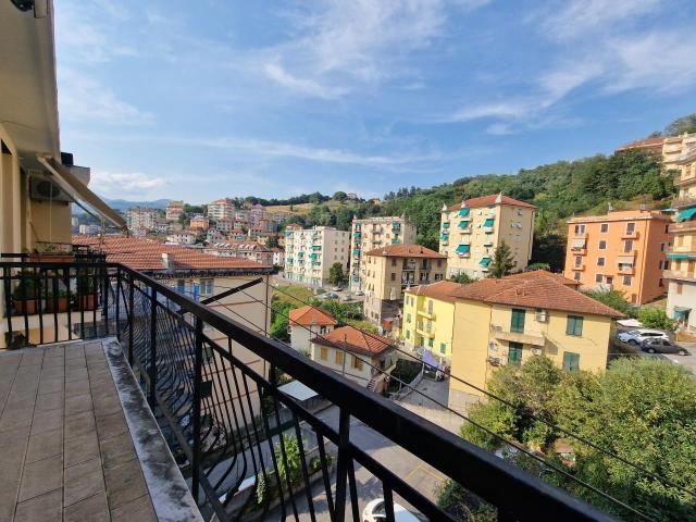 Salita Serra Riccò 7 6 vani 85mq