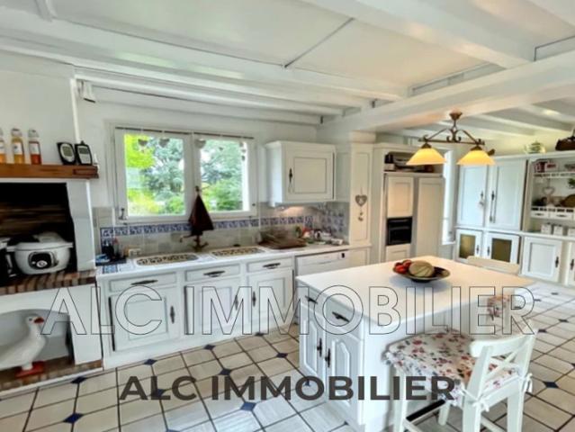 SALLE DE RECEPTION DE 322.97 M² ET SA PISCINE CHAUFFEE AVEC SA