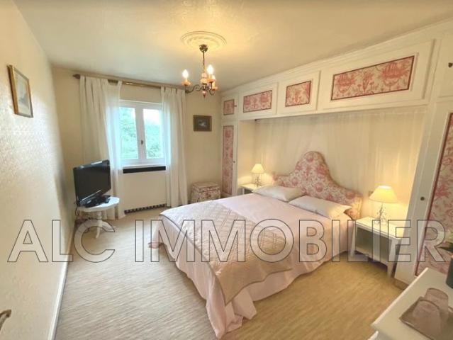 SALLE DE RECEPTION DE 322.97 M² ET SA PISCINE CHAUFFEE AVEC SA