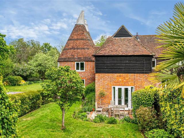 Salmans Lane, Penshurst, Tonbridge. 4 bed semi detached house to rent £3,750 pcm £865 pw