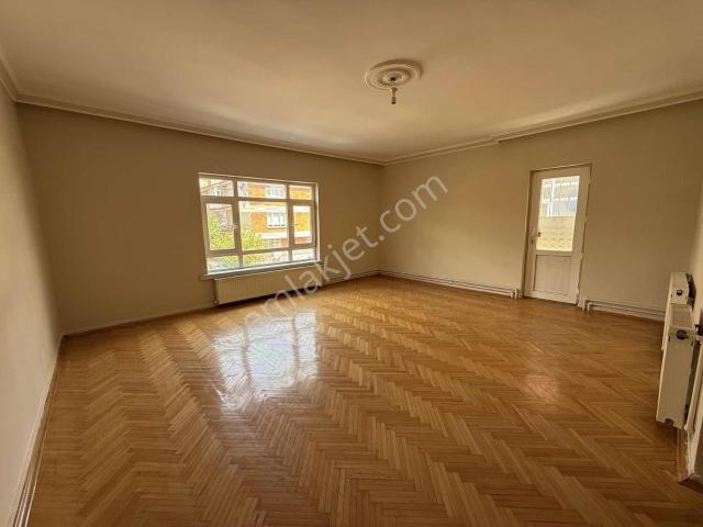 Salon Bağımsız 4+1 Orta Kat Ön Cephe Kiralık Daire
