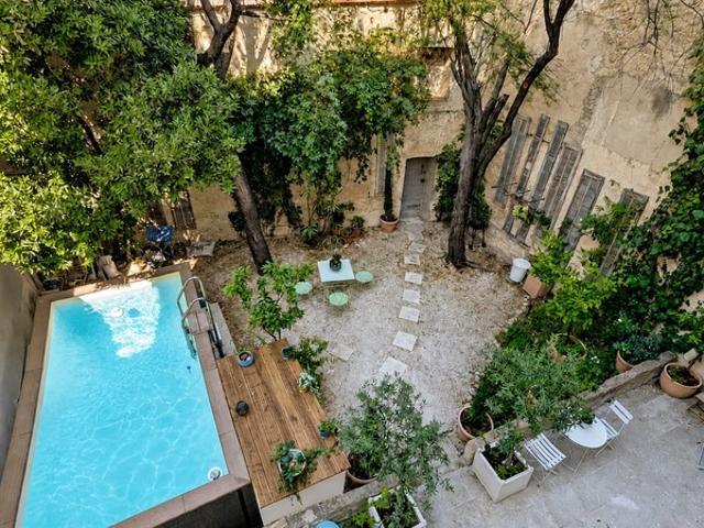SALON DE PROVENCE 13 | Maison de maître de caractère avec jardin et piscine chauffée en cœur de ville