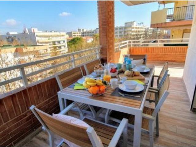 Salou Magnifico apartamento con piscinas situado en 1a línia de Mar ALQUILER TURÍSTICO