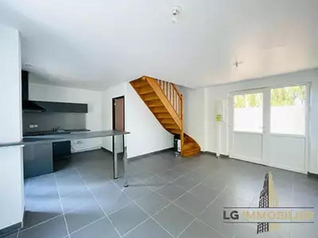 Salouël 80480 Location appartement 3 pièces t3 terrasse parking