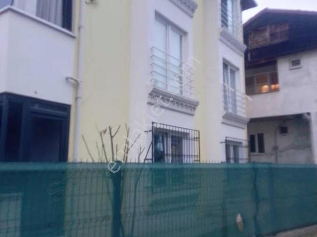 Sapanca Merkezde Satılık 3+1 Daire 140 M², Doğalgazlı, Masrafsız