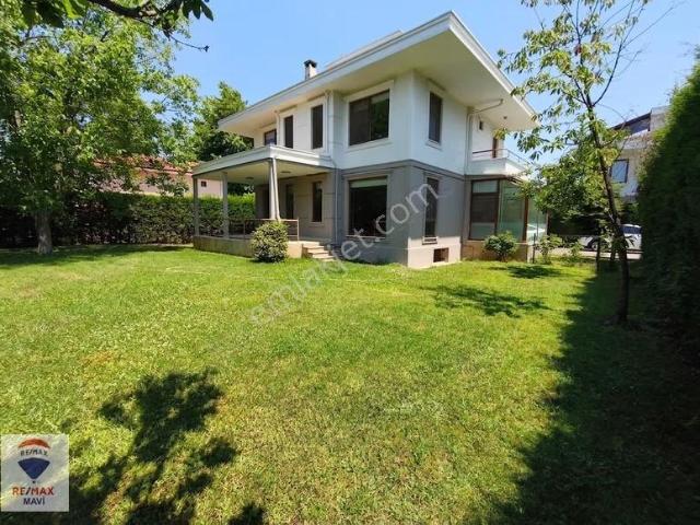 Sapanca Bağdat Caddesin'de 300 M² Bahçe'li 450 M² Lüks Villa