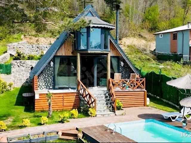 SAPANCA BALKAYA'DA 579m ARSA İÇİNDE AHŞAP ÖZEL YAPIM BUNGALOV