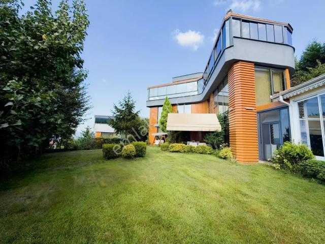 Sapanca Göl Manzaralı 8+1 Isıtmalı Havuzlu Lüks Villa