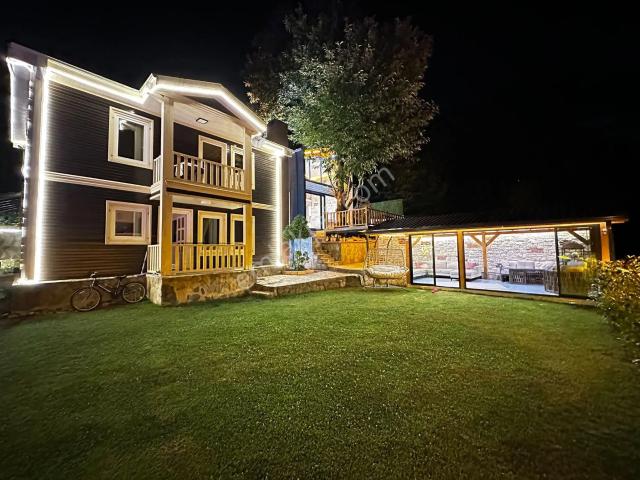 Sapanca İlmiye’de Göl Manzaralı 548 M2 İçinde Müstakil Villa