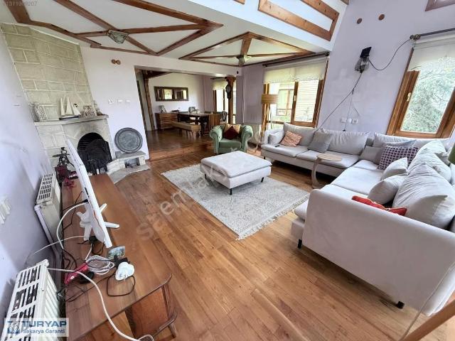 Sapanca Kırkpınar Bağdat Cad. Doktorlar Sitesi Satılık 5+1 Villa