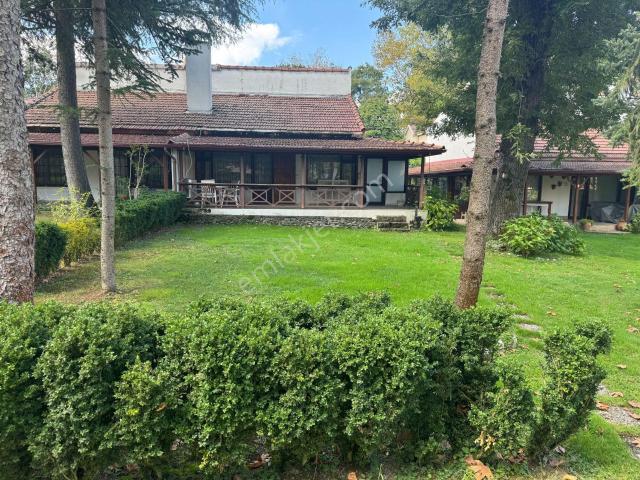 Sapanca Kırkpınar’da Karoba Sitesinde Geniş Bahçeli Satılık Villa