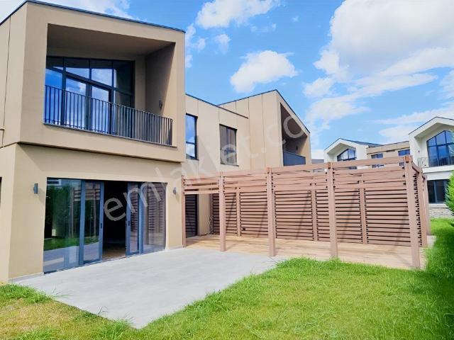 Sapanca Kırkpınar Nef Sitesinde 5+1 Satılık Villa