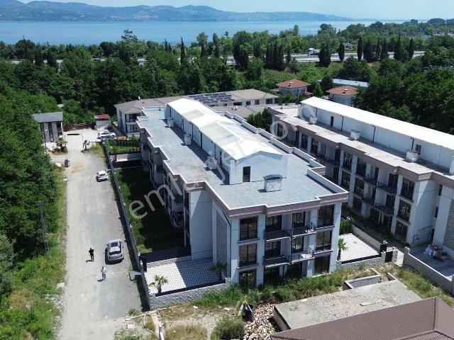 Sapanca Kırkpınar'da Mustakil Bahçeli Eşyalı 1+1 Rezidans