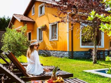 Sapanca Kırkpınar'da Eşyalı Havuzlu Bahçeli Villa