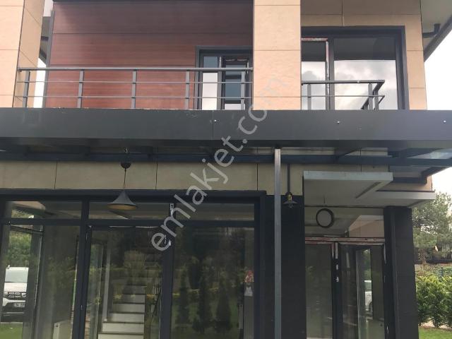 Sapanca Rüstempaşa'da Bahçeli Kiralık 4+1 Villa