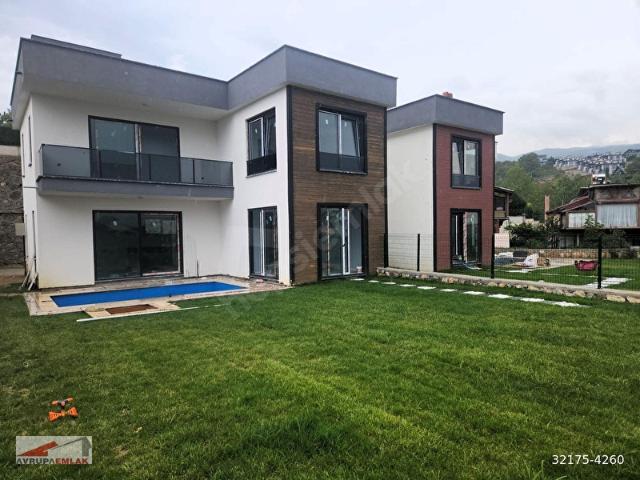 SAPANCA ÜNLÜCE MÜSTAKİL HAVUZLU 4+1 SATILIK LÜKS VİLLA