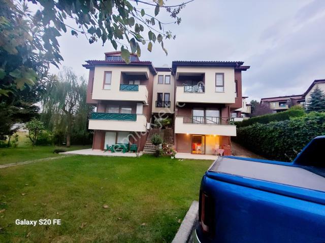 Sapanca Ünlücede Havuzlu Güvenlikli Sitede 4+2 Eşyalı Villa.