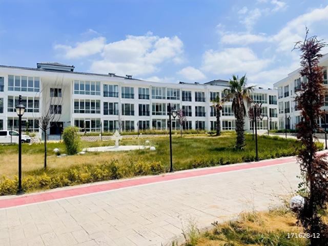 Sapanca Ünlüce'de Peyzaj Cepheli Sıfır Lüks 3+1 Daire
