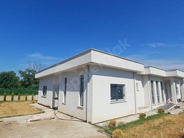 Sapanca ve Kartepe Yanıbaşında Havuzlu Sıfır Yatay Mimari Villa