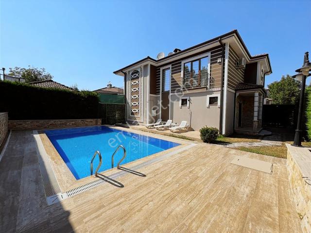 Sapanca'da 5+1 Havuzlu Müstakil Villa