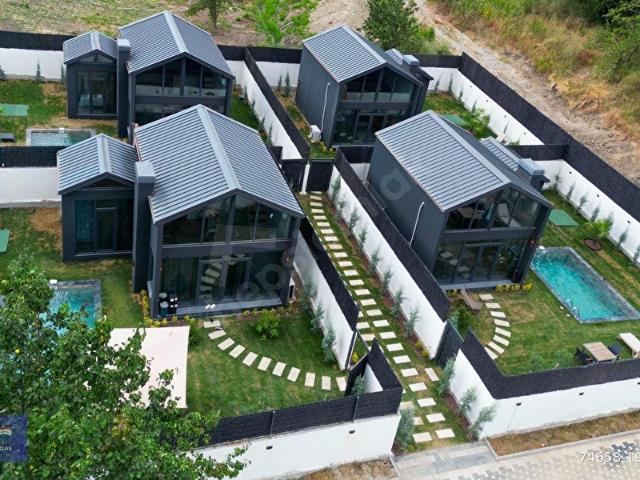 SAPANCA'DA ARSASI İLE SATILIK LÜKS BUNGALOV TESİS
