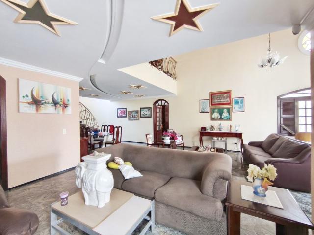 SAPIRANGA CASA DOUTOR ITAMAR ESPÍNDOLA, 240