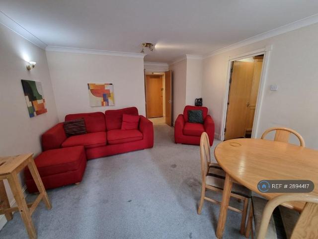 Sapphire Court, London, E1 2 bed flat to rent £2,495 pcm £576 pw