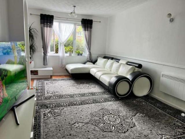 Sapphire Close, Dagenham RM8, 2 bed flat to rent, £1,700 pcm | PrimeLocation