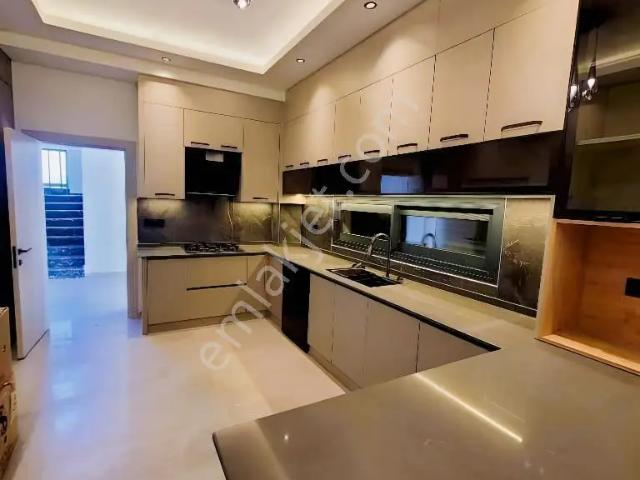 Saruhan Da 422m² Arsa İçerisinde 4+2 Tripleks Satılık Villa