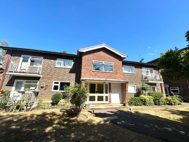 Sarum Court, Parkhouse Lane, Reading, Berkshire RG30, 2 bed flat to rent, £1,450 pcm | PrimeLocation