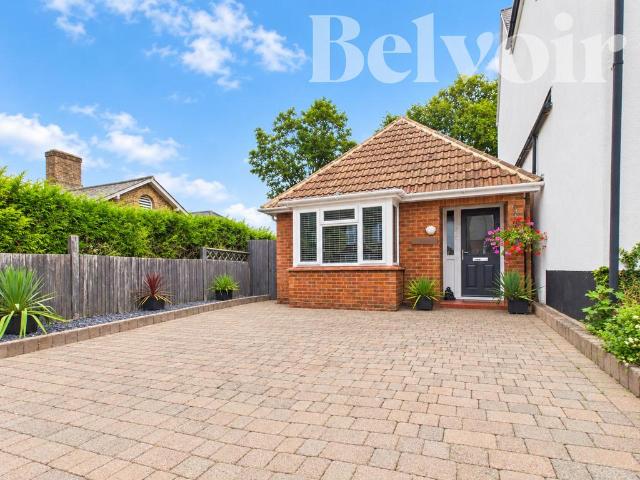 Sarum Hill, Town Centre, Basingstoke. 3 bed bungalow to rent £1,700 pcm £392 pw