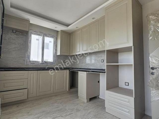 Sarıcam Bld Cıvarı 2+1 Kapalı Mutfak Sıte Icınde Düşük Katli