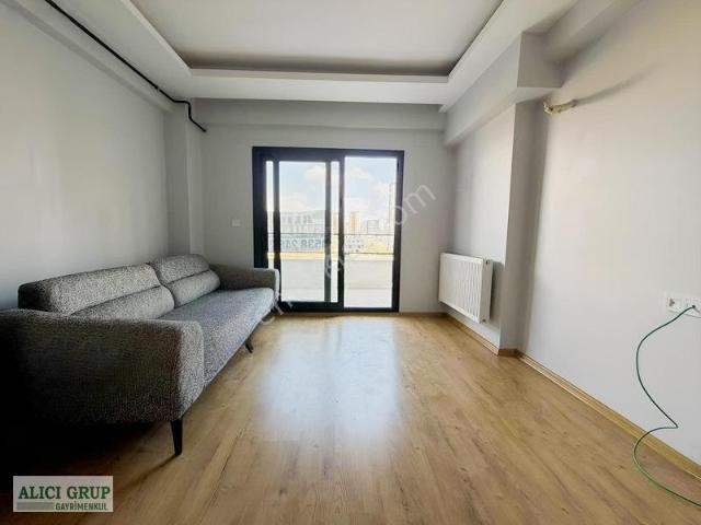 Sarıçam Çarkıpare'de Yeni Yapı Bina Eşyalı 1+1 Kiralık Daire