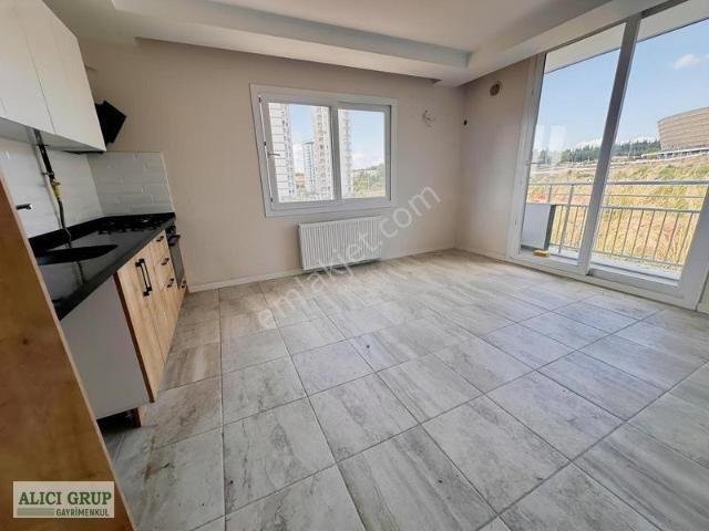 Sarıçam Çarkıpare'de Caddeye Yakın Kombili 3+1 Kiralık Daire