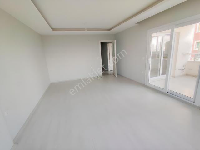 Sarıçam Emlak'tan Belediye Yakınında Cadde Üzerinde Kiralık 3+1!