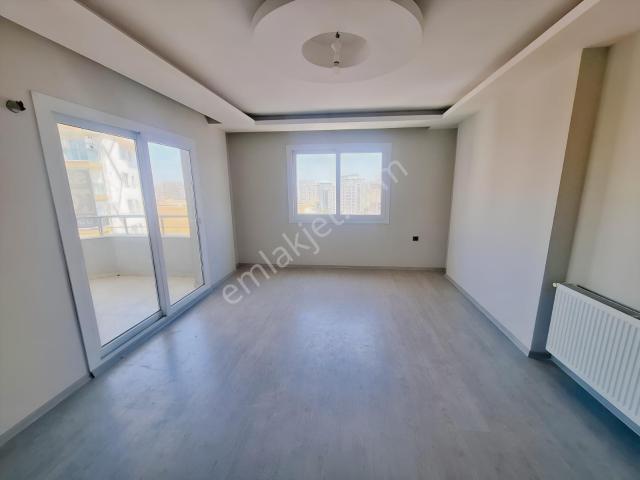 Sarıçam Emlak'tan Güzel Konumda Kiralık Geniş 3+1 Kombili Daire!