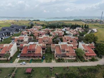 Sarıçam Menekşe'de Satılık Göl Manzaralı Kat Mülkiyetli Villa
