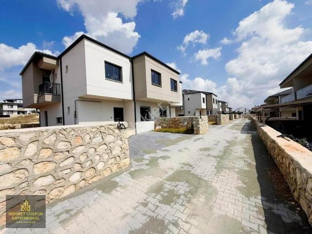 Sarıçam Çınarlıda Site İçerisinde Satılık 6+2 Sıfır Villa