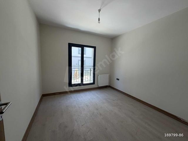Sarıgazi TOKİ Konutlarında 107 m Giriş Kat Kiralık 3+1 Daire