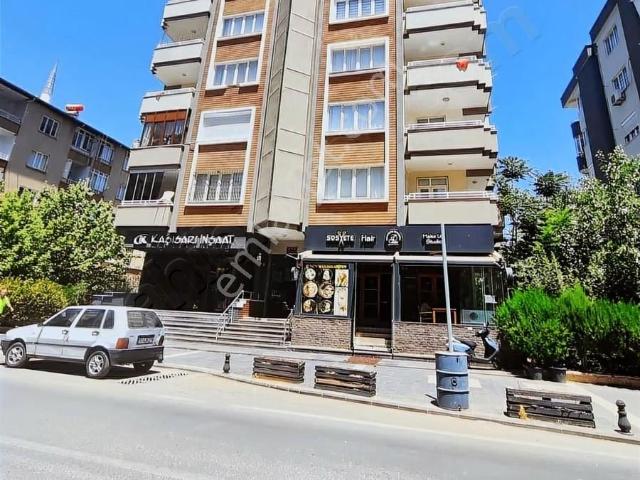 Sarıgüllük'te Cadde Üzeri 5+1 Satılık Dublex Daire