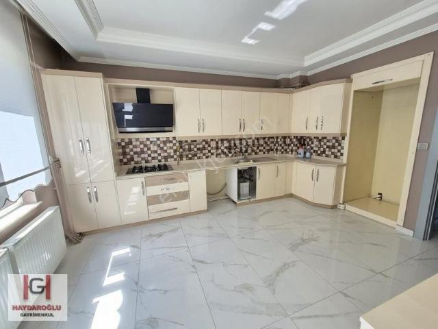 Sarıgüllük'te Merkezi Konumda Full Bakımlı Satılık 4+1 Daire