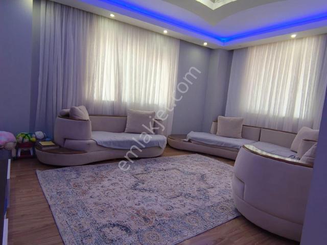 Sarılar Merkezi Konumda Satılık Ara Kat 3+1 135 Metrekare Daire