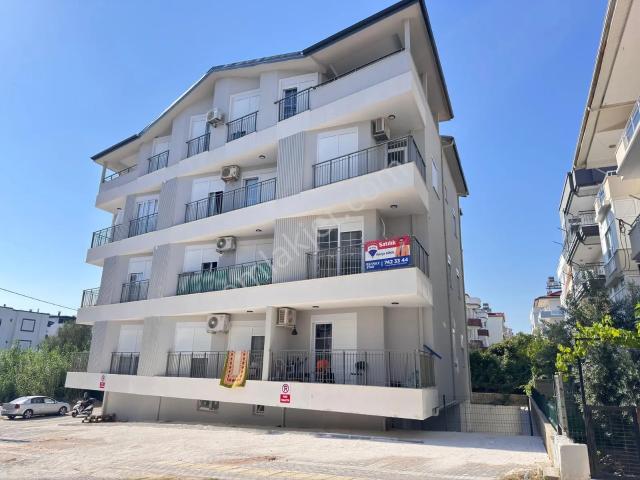 Sarılar Da Köşe Parselde Asansörlü Ara Kat Güney Cephe 2+1 Sıfır