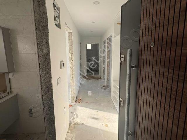 Sarılarda Garaj Üstü Satlık 2+1 Ayrı Mutfak