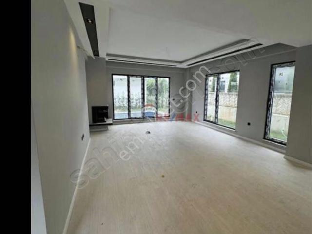 Sarımeşede Satılık 5+1 Tripleks Havuzlu Villa