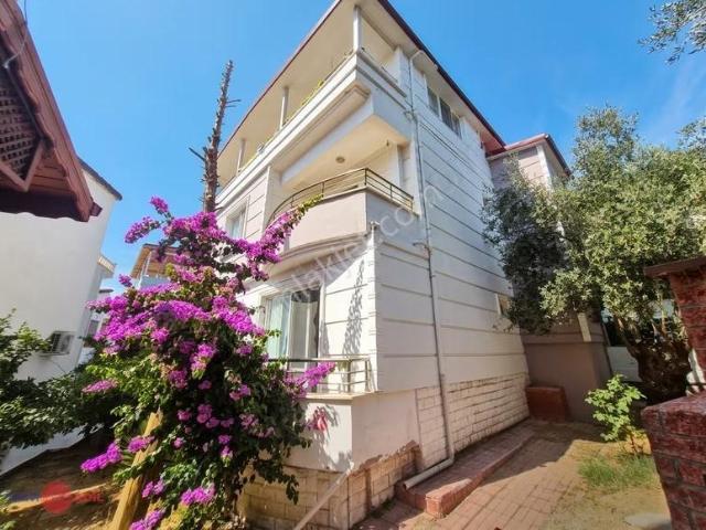 Sarımsaklıda 5+1 195 M² Full Deniz Manzaralı Bahçeli Tripleks